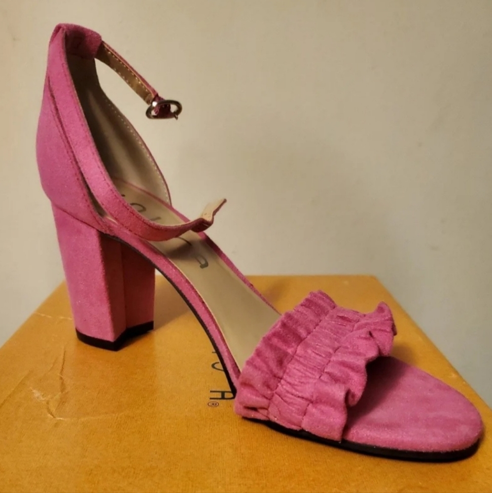 Pink Ruffled Sandals - Picture 3 of 4